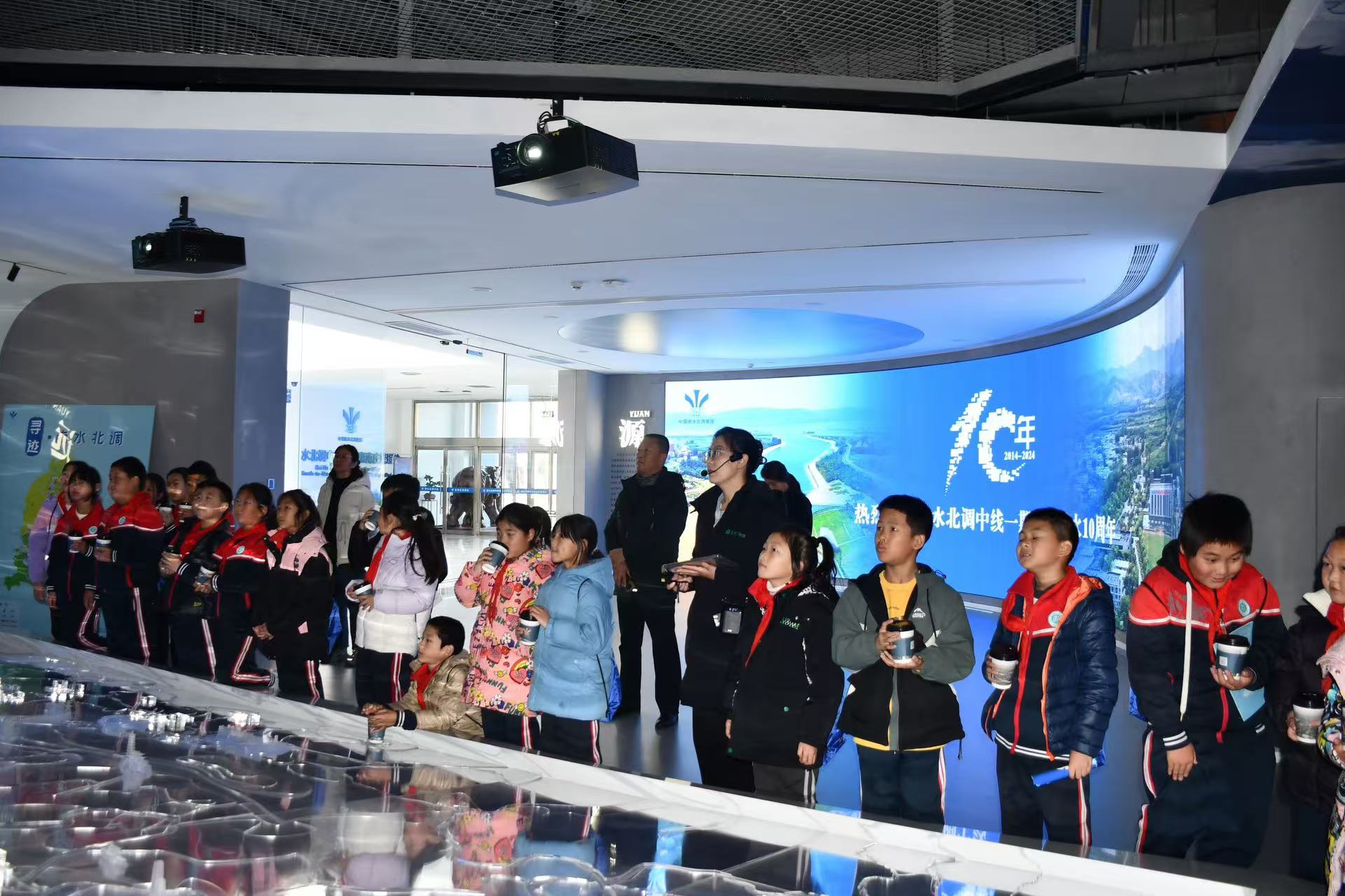 参观南水北调对外宣传展厅 参观南水北调对外宣传展厅