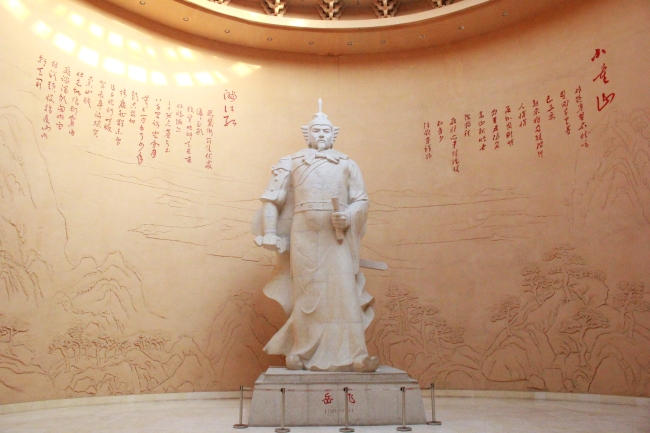 岳飞雕像 岳飞雕像