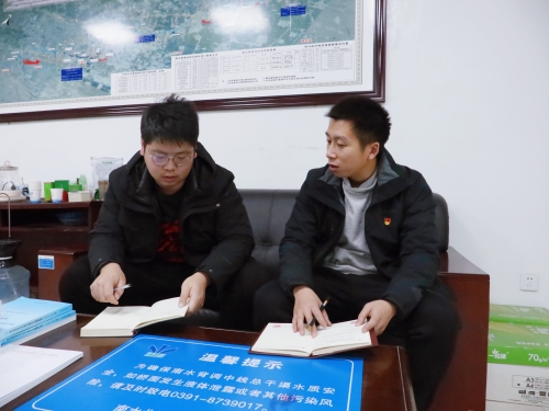 职工之间面对面交谈