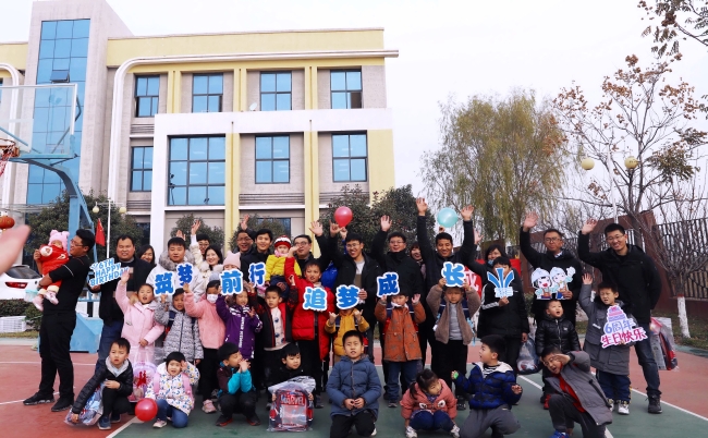 职工亲属参加趣味运动会