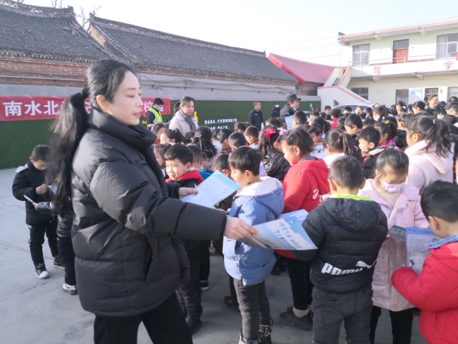 对古汉完小学进行安全宣传