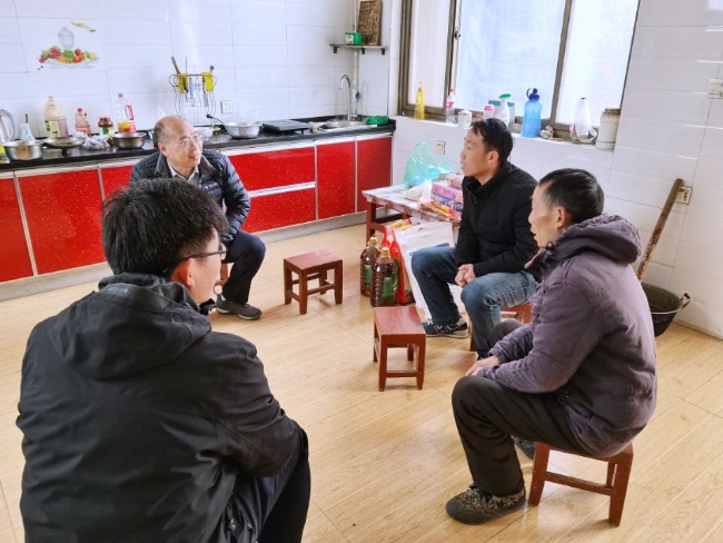 慰问困难职工