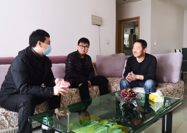 与职工家属谈心谈话