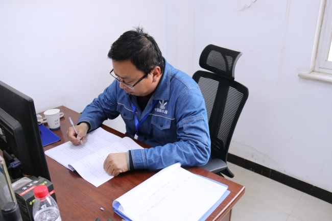 闸站值守党员现场学习