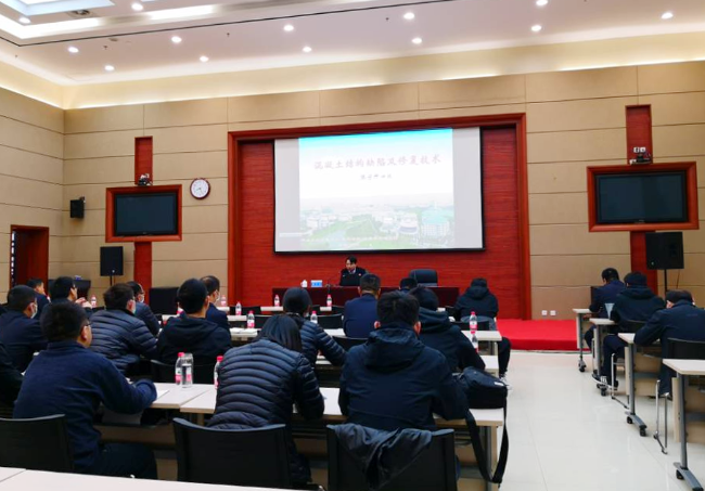 授课老师讲课