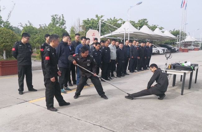 反恐防暴器材使用示例