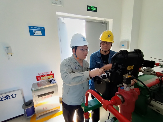 对液压启闭机进行油质检测