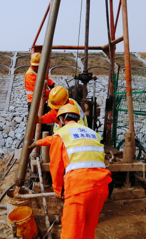 河南水利勘测有限公司进行地勘孔施工
