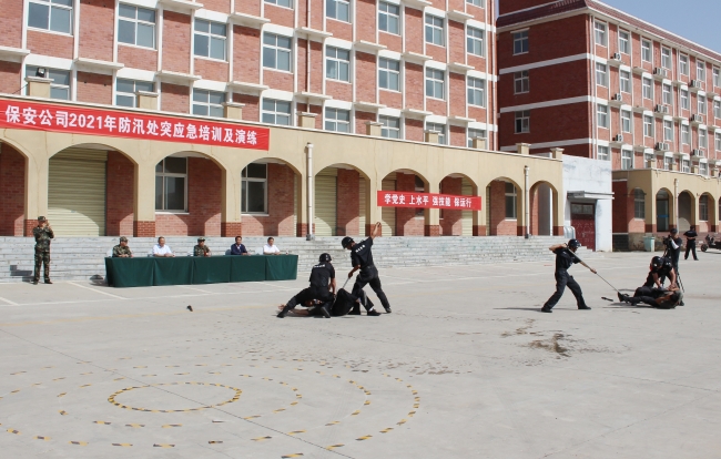 制服聚众滋事人员