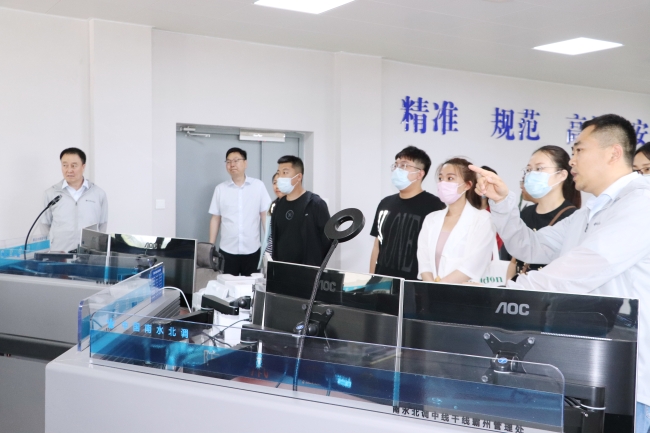 河北供水有限责任公司廊坊管理处参观中控室