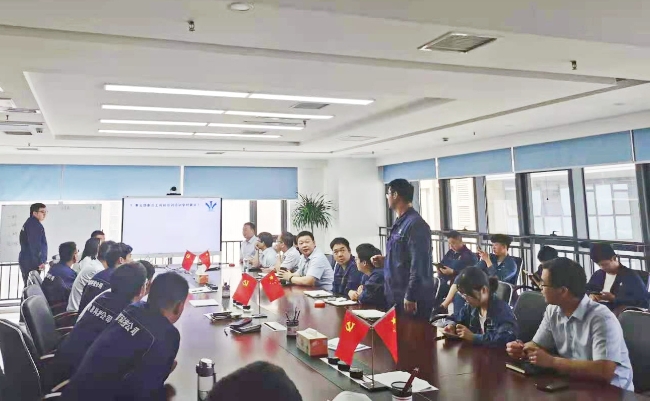 参赛选手现场抢答