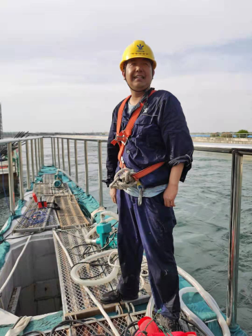 导流墩平台上的陈冲