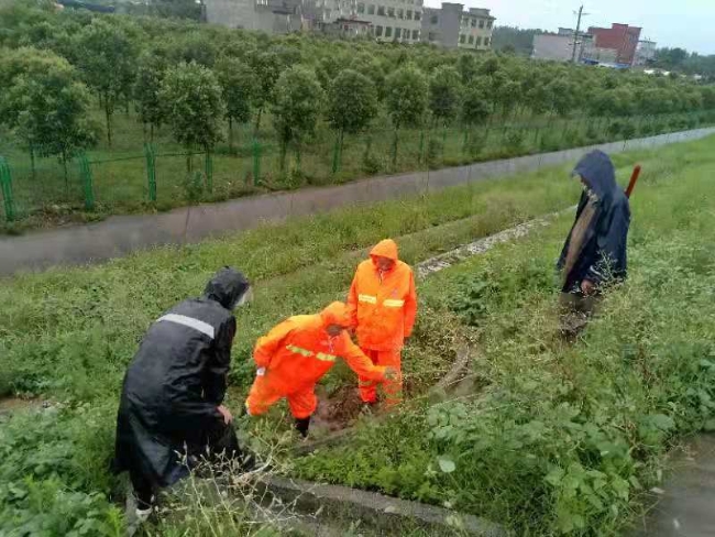 雨中边坡检查