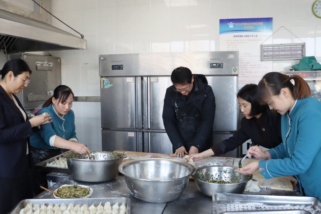 包饺子进行中