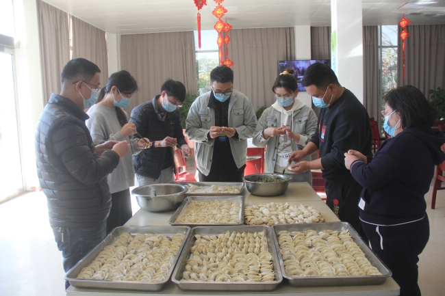 冬至包饺子活动现场