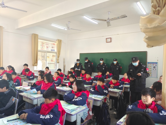 入校宣传