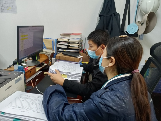 审核施工单位的合同材料