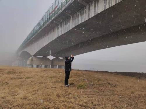 雪中巡查