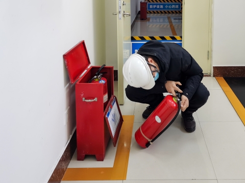 检查降压站内灭火器情况