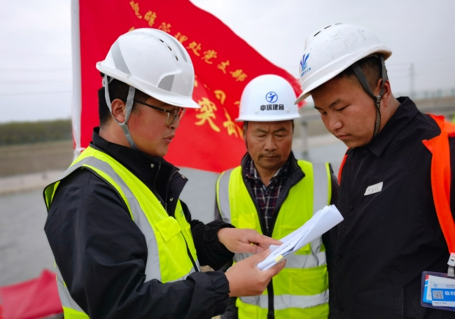 程医博进行安全生产交底 程医博进行安全生产交底