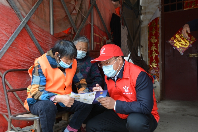 向周围居民宣传反恐防范知识