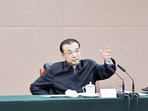 1月9日,国务院总理李克强到市场监管总局考察,并主持召开座谈会。新华社记者 高洁 摄 1月9日,国务院总理李克强到市场监管总局考察,并主持召开座谈会。新华社记者 高洁 摄