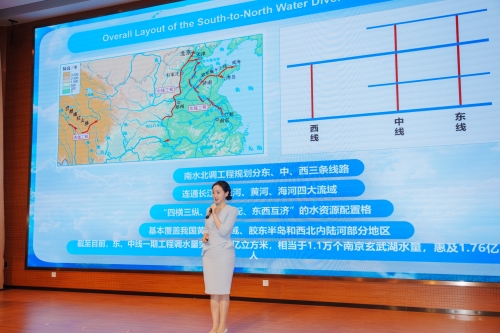 周梦婷在讲解南水北调工程概况